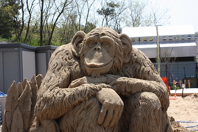 鳥取砂丘の猿像。